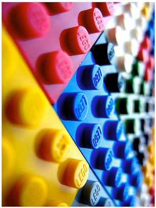 composición con piezas LEGO